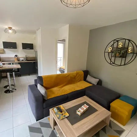 Appartement avec terrasse proche mer *