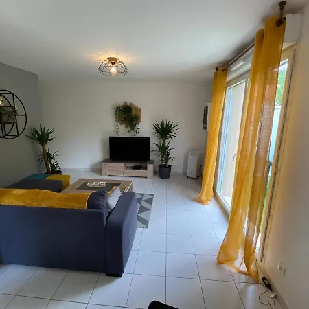 Appartement avec terrasse proche mer *